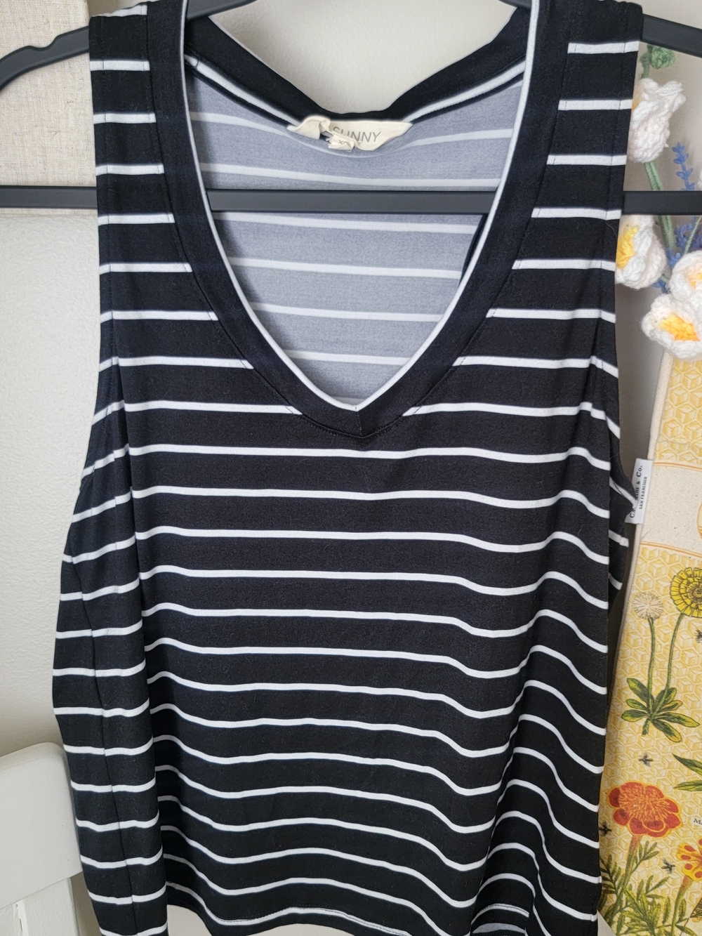 Black & White Striped V-Neck Tank Top Sunny & 78 Size XS